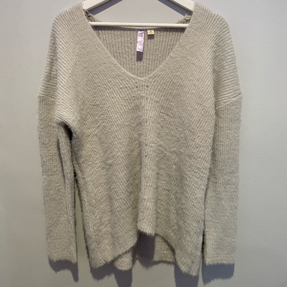 Alya grey fuzzy v neck sweater
